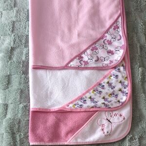 Pink and White Bath Towel Set